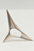 A 'GEORG JENSEN' SILVER BROOCH, abstract open work design, stamped to the reverse 'Georg Jensen'