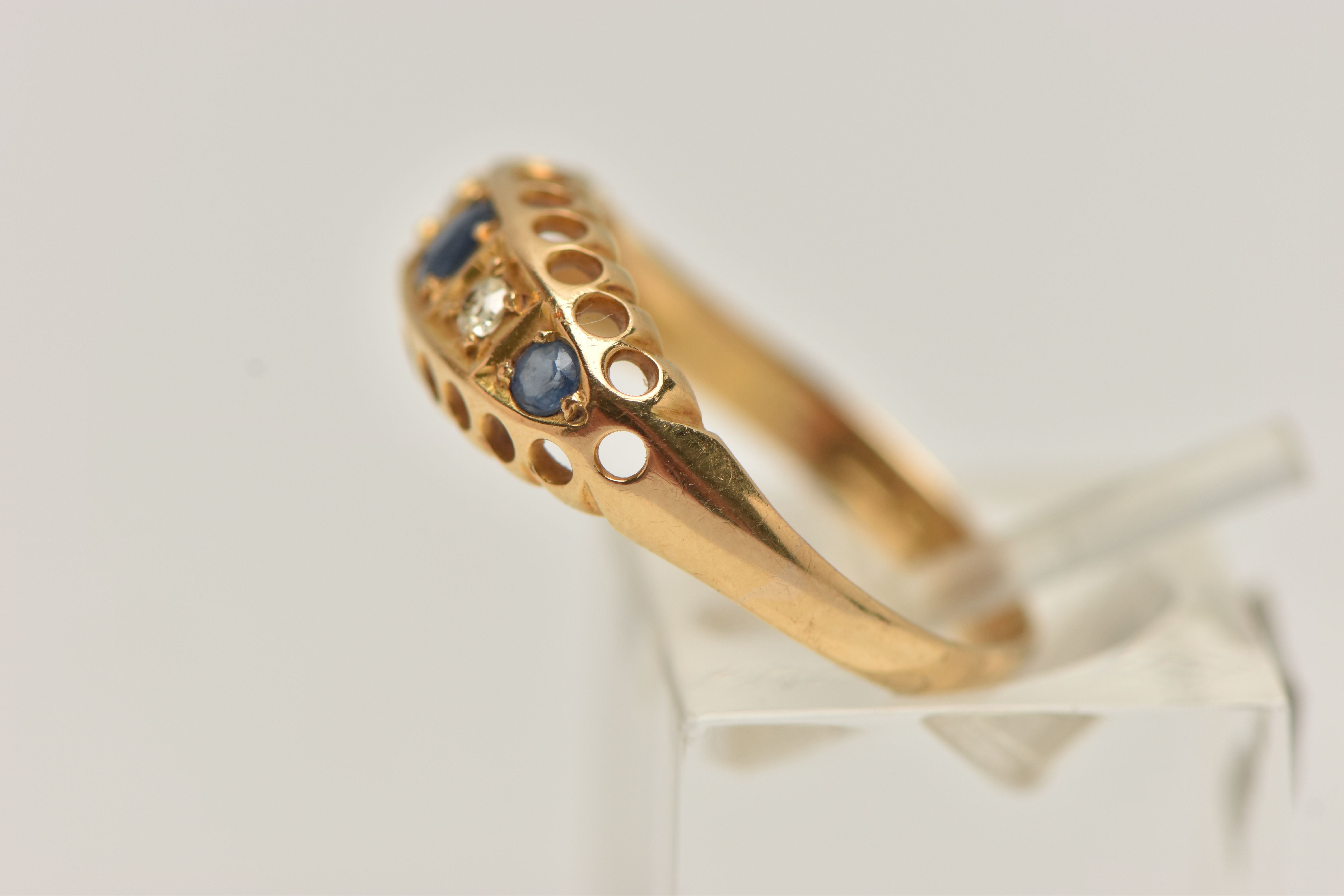 AN EARLY 20TH CENTURY 18CT GOLD BOAT RING, set with three circular cut blue sapphires interspaced - Image 2 of 4