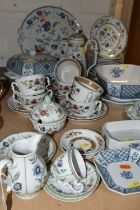 A COLLECTION OF HEINRICH / VILLEROY & BOCH PORCELAIN DINNERWARE, comprising 'China Blue' pattern