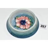 A MOORCROFT POTTERY 'ANENOME' PATTERN TRINKET DISH, impressed marks to base, diameter 13.5cm (1) (