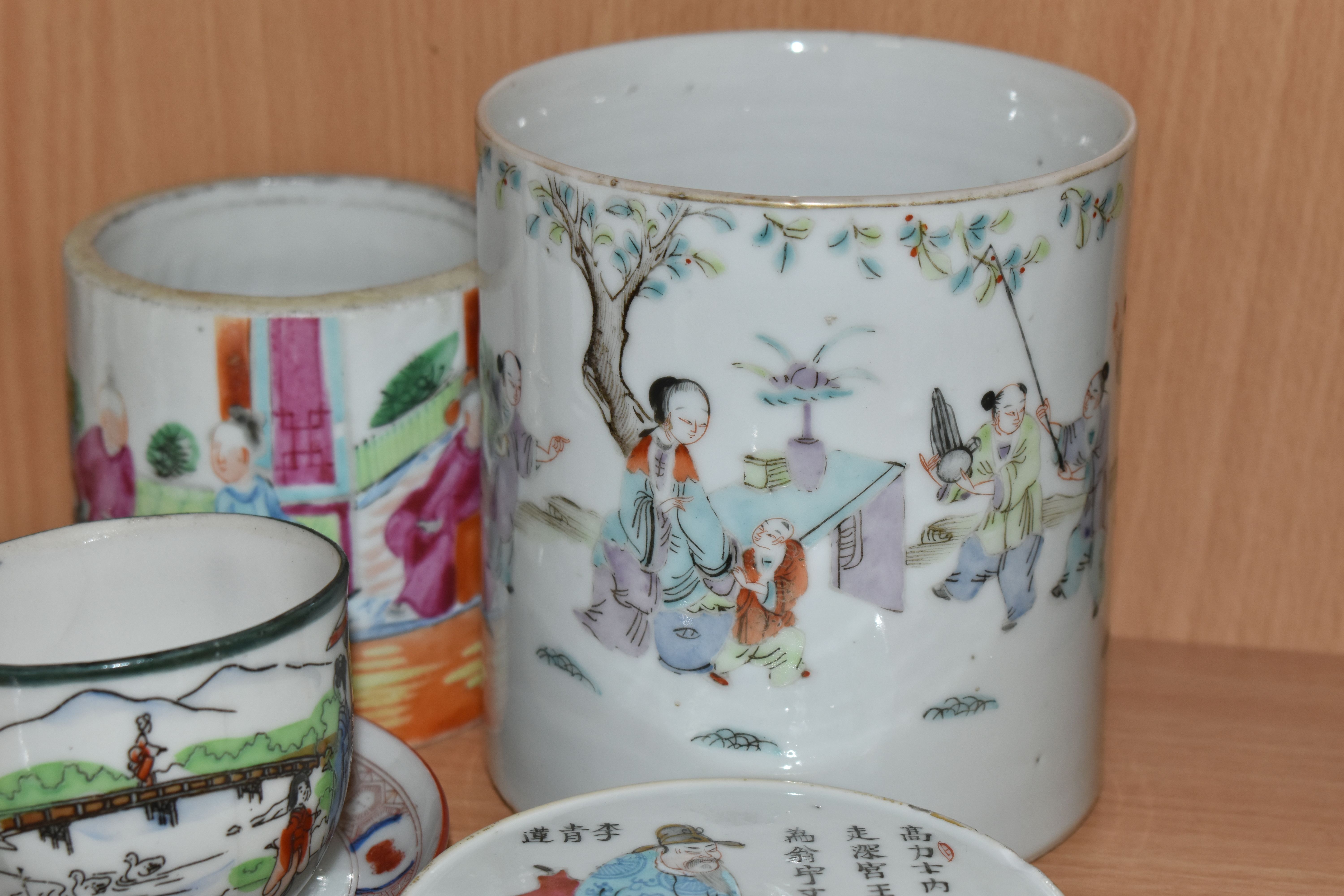 A SMALL GROUP OF ORIENTAL POTTERY AND PORCELAIN, ETC, including a late 18th century Chinese export - Image 8 of 8
