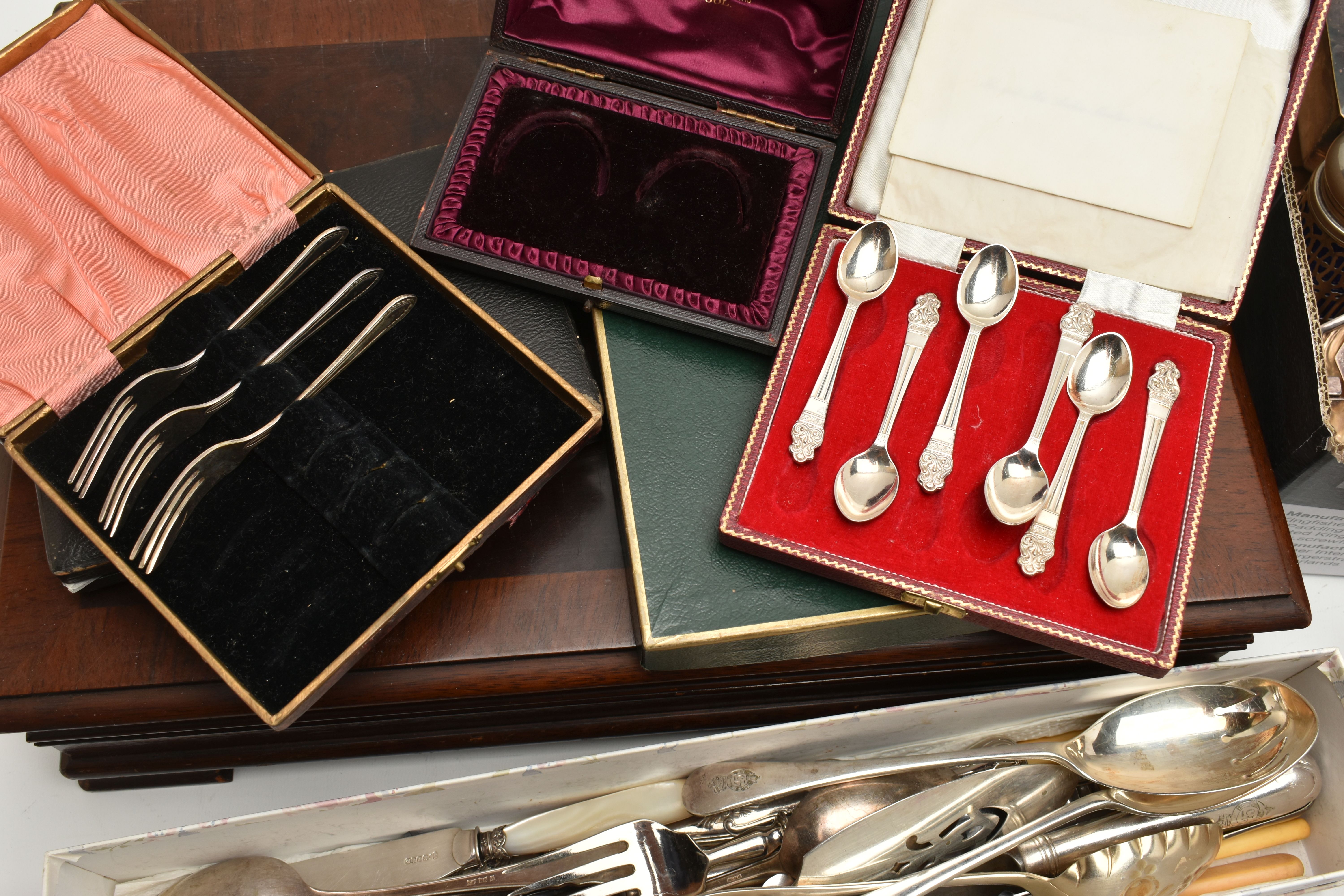 A WOODEN CANTEEN AND CUTLERY, the canteen complete with a twelve person table setting of 'Community' - Image 7 of 8