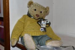 A FORGET-ME-NOT BEARS 'CHOMLEY SNIFFLE' BESPOKE TEDDY BEAR, a one-off creation in vintage style by