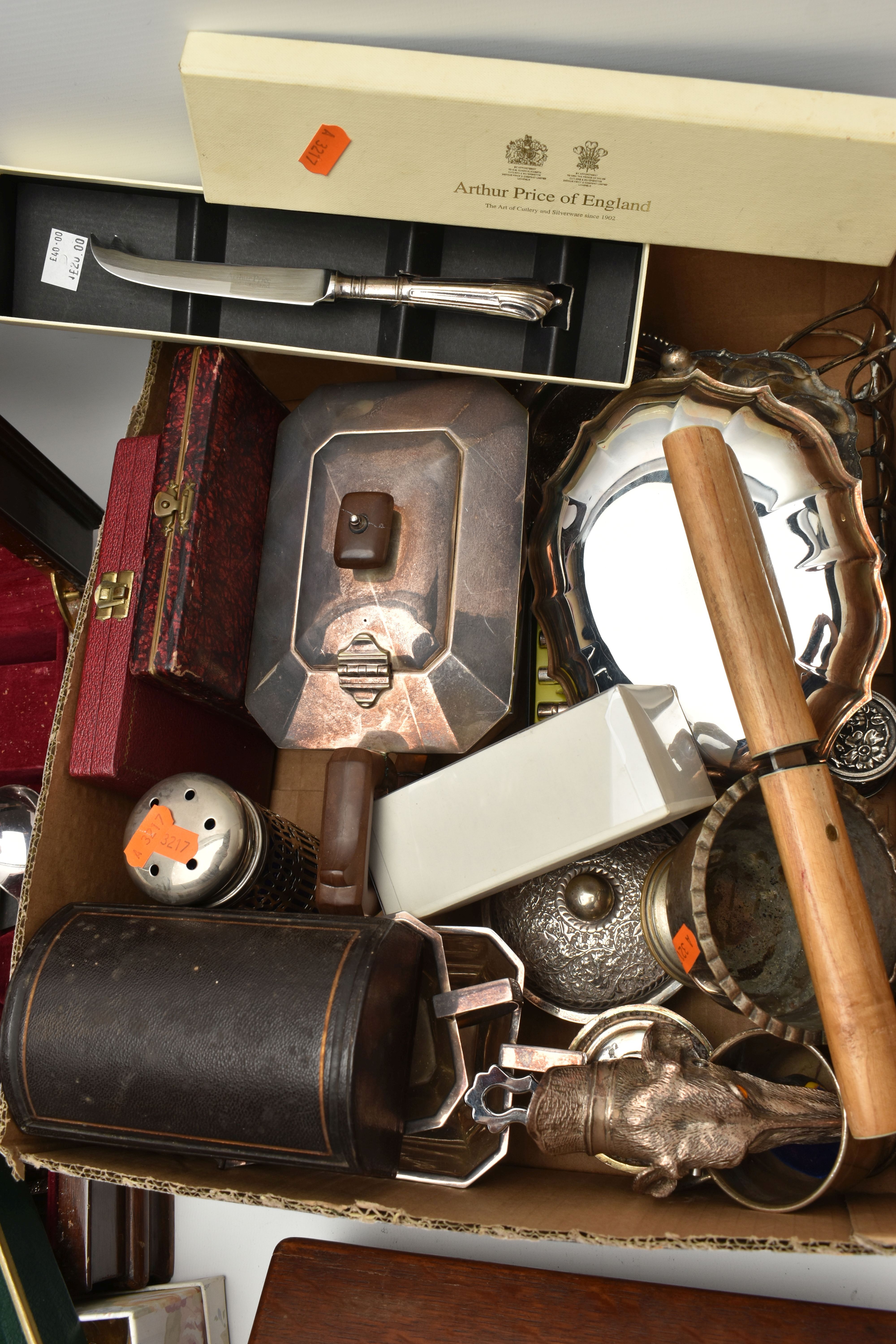 A WOODEN CANTEEN AND CUTLERY, the canteen complete with a twelve person table setting of 'Community' - Image 6 of 8