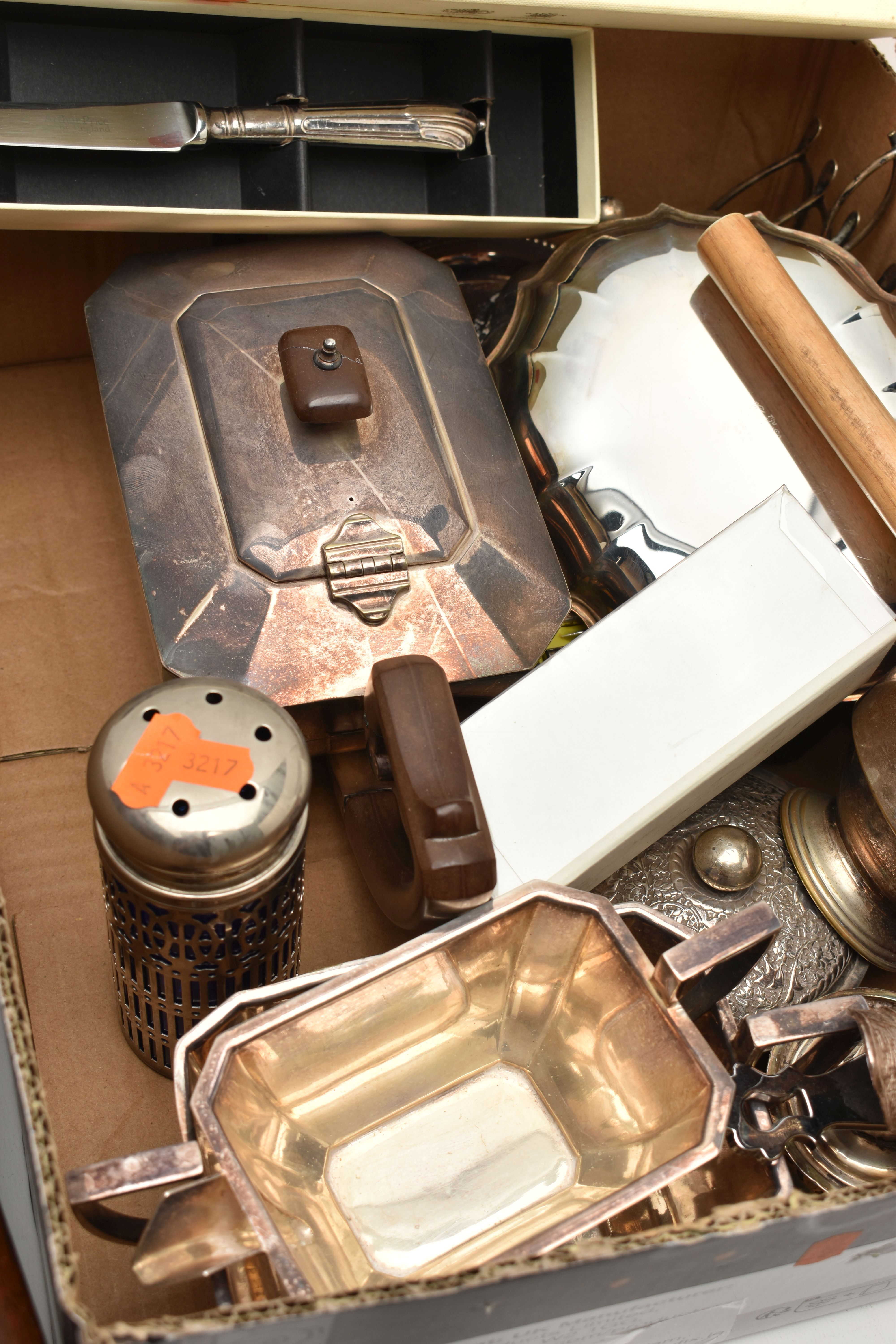 A WOODEN CANTEEN AND CUTLERY, the canteen complete with a twelve person table setting of 'Community' - Image 8 of 8