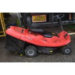 A RED MOUNTFIELD 725M RIDE ON LAWN MOWER, with electric start (condition report: untested due to