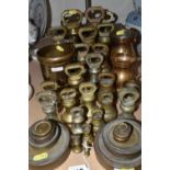 A QUANTITY OF BRASS & METALWARE comprising twenty-four graduated brass bell weights, five metal