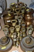 A QUANTITY OF BRASS & METALWARE comprising twenty-four graduated brass bell weights, five metal