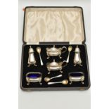 A MID 20TH CENTURY SILVER CASED 'SYNYER & BEDDOES' CREUT SET, comprising of two salts with blue