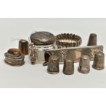 A VICTORIAN SILVER SALT, SIX SILVER THIMBLES, A MODERN SILVER PILL BOX WITH TIGER'S EYE CABOCHON