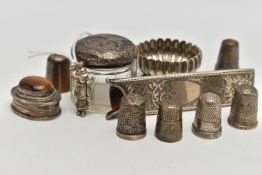 A VICTORIAN SILVER SALT, SIX SILVER THIMBLES, A MODERN SILVER PILL BOX WITH TIGER'S EYE CABOCHON