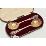 A CASED PAIR OF EDWARDIAN ELKINGTON & CO SILVER FRUIT SPOONS, gilt circular bowls chased and
