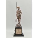 AN EARLY 20TH CENTURY WHITE METAL REGIMENTAL STATUETTE MOUNTED ON A WOODEN PLINTH, the rear of the