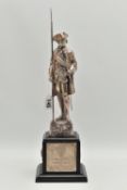 AN EARLY 20TH CENTURY WHITE METAL REGIMENTAL STATUETTE MOUNTED ON A WOODEN PLINTH, the rear of the