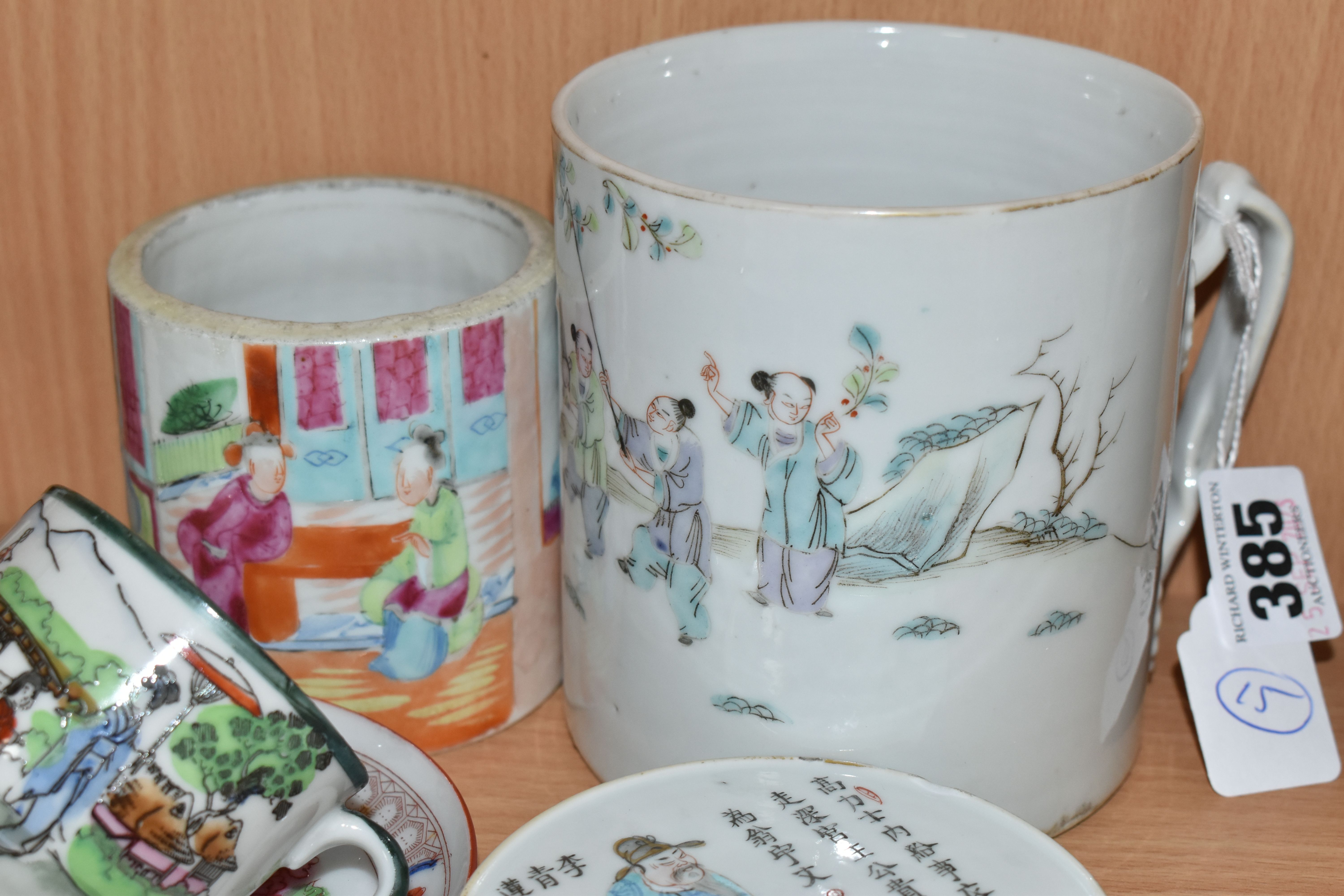 A SMALL GROUP OF ORIENTAL POTTERY AND PORCELAIN, ETC, including a late 18th century Chinese export - Image 3 of 8