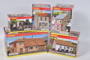 FIVE BOXED HORNBY SKALEDALE MODEL RAILWAY BUILDINGS, to include a Wheatsheaf Arms no. R9652, a