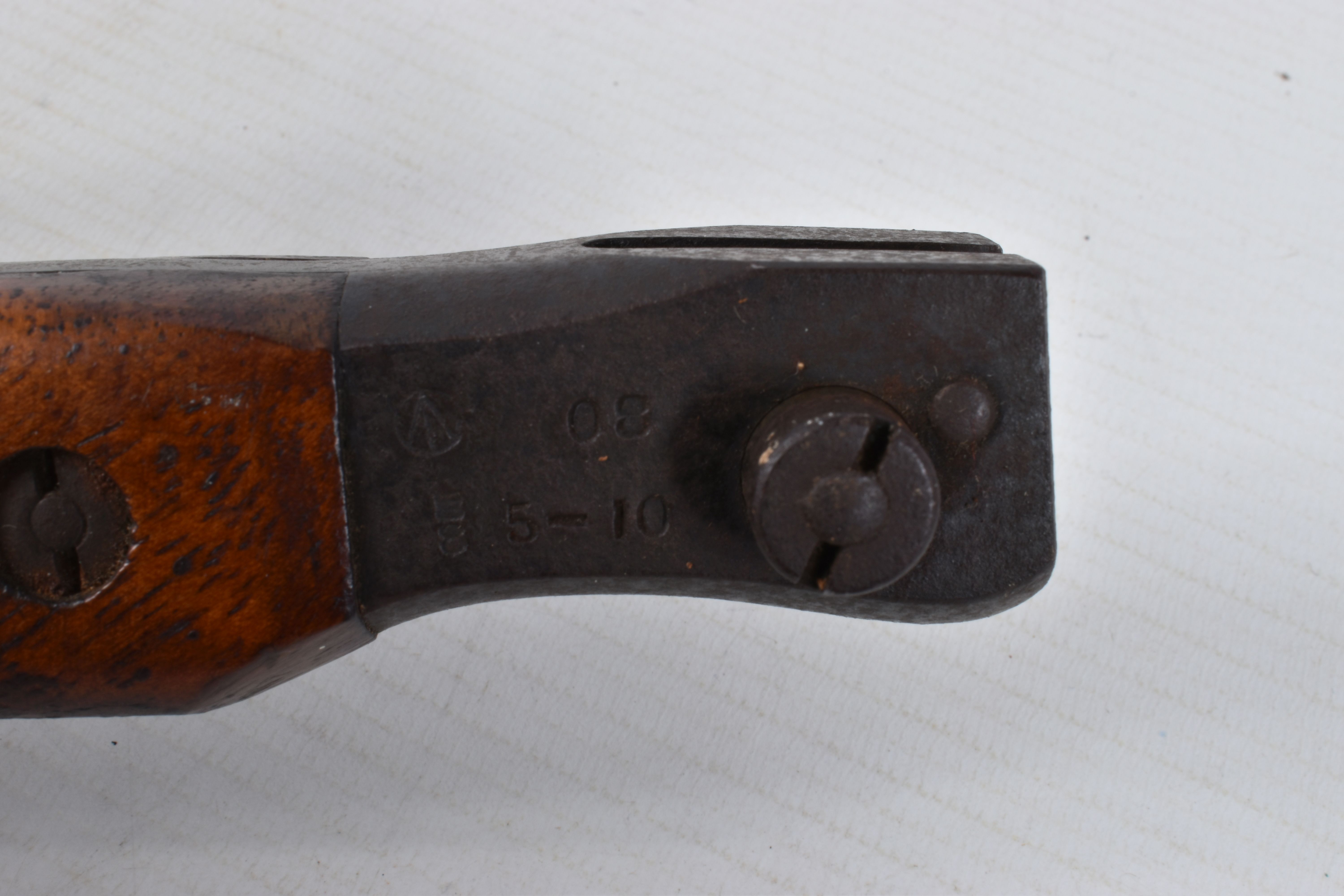 A 1907 PATTERN CANADIAN ROSS RIFLE BAYONET, the blade us unmarked but the handle has 48-H on one - Image 9 of 16