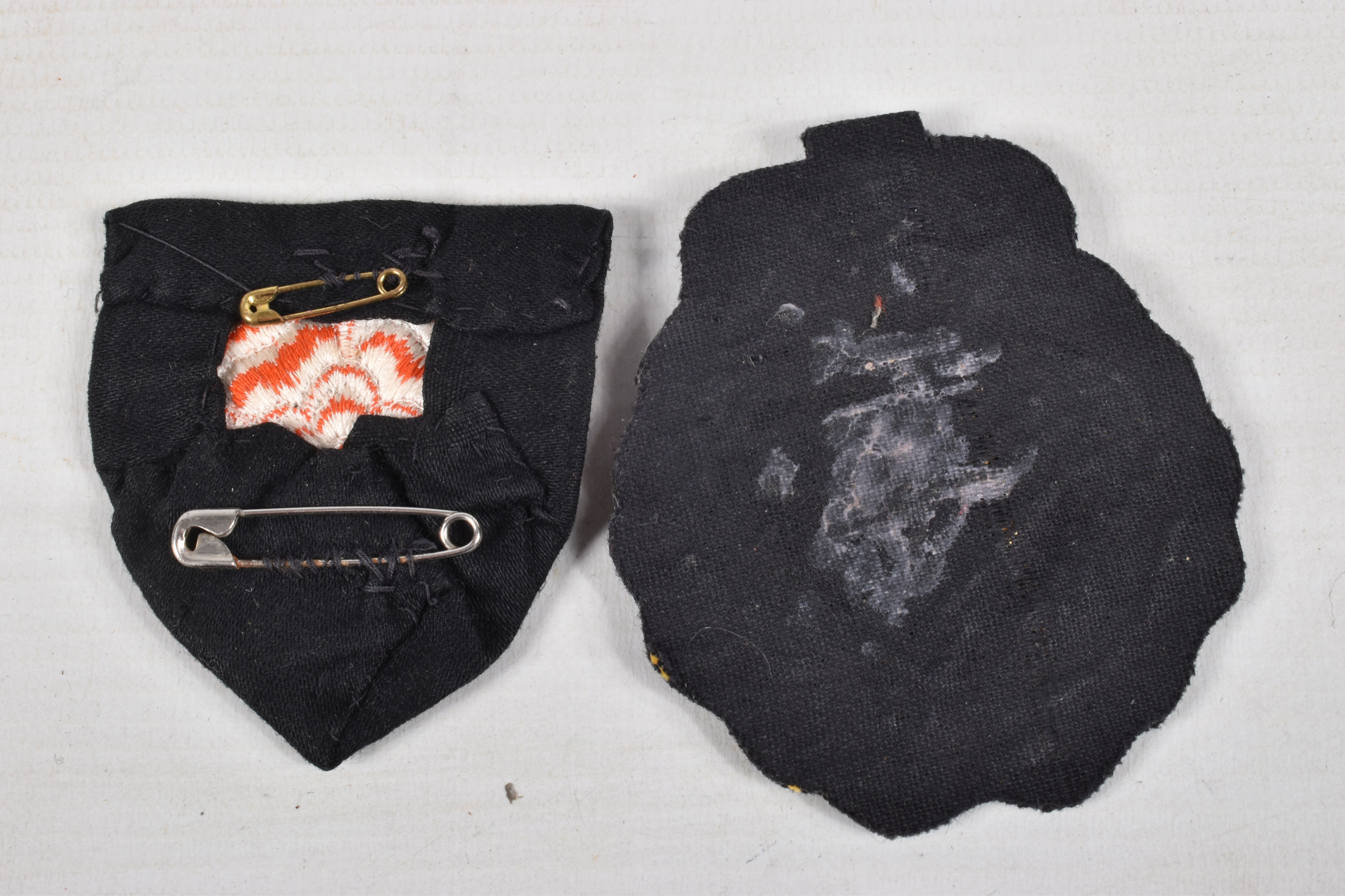 A SELECTION OF CLOTH BADGES AND SHOULDER TITLES FROM BRITISH ARMED FORCES, the shoulder titles - Image 7 of 9