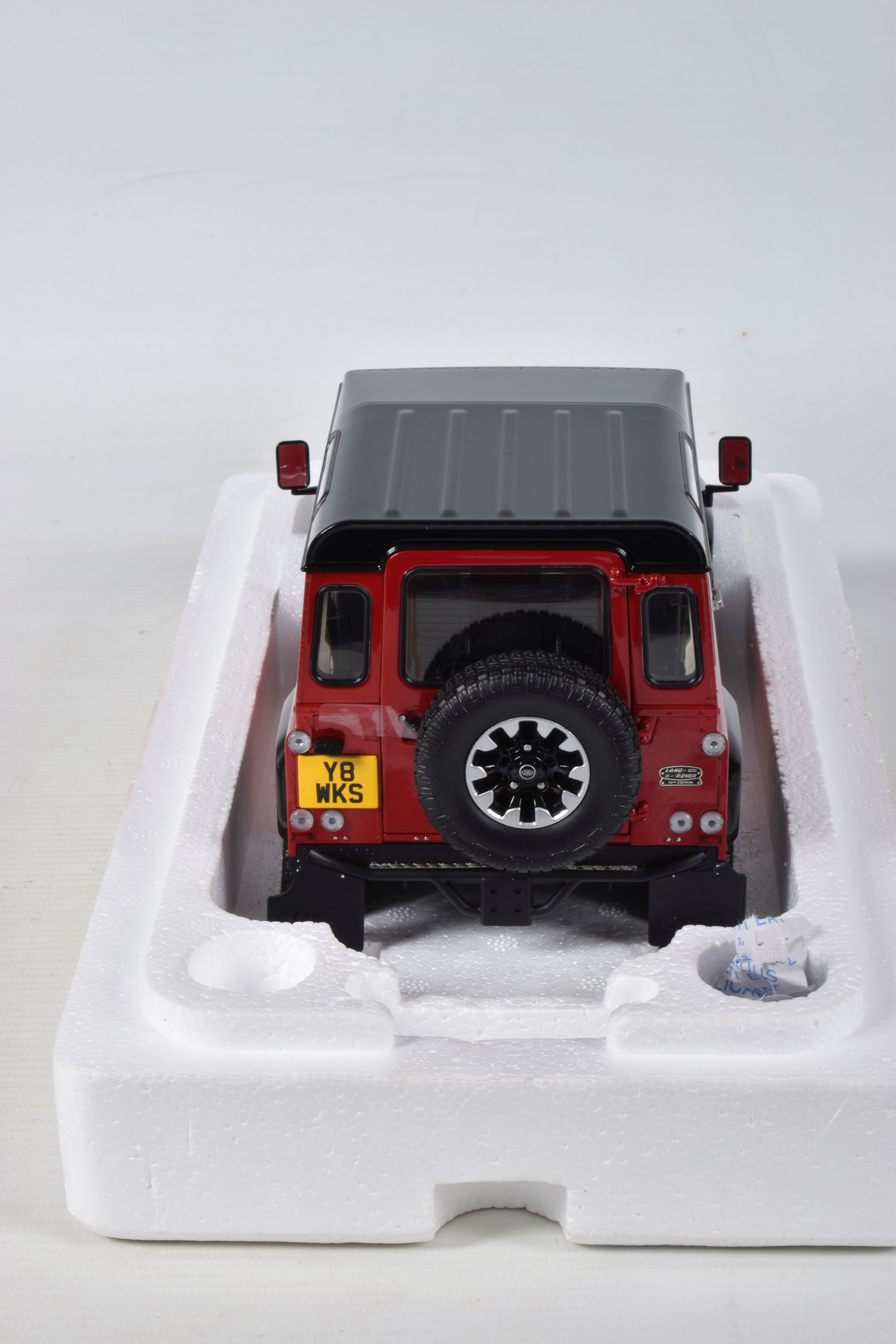 A BOXED ALMOST REAL LAND ROVER DEFENDER 90 SCALE 1:18 MODEL VEHICLE, numbered 810215, painted red - Image 8 of 9