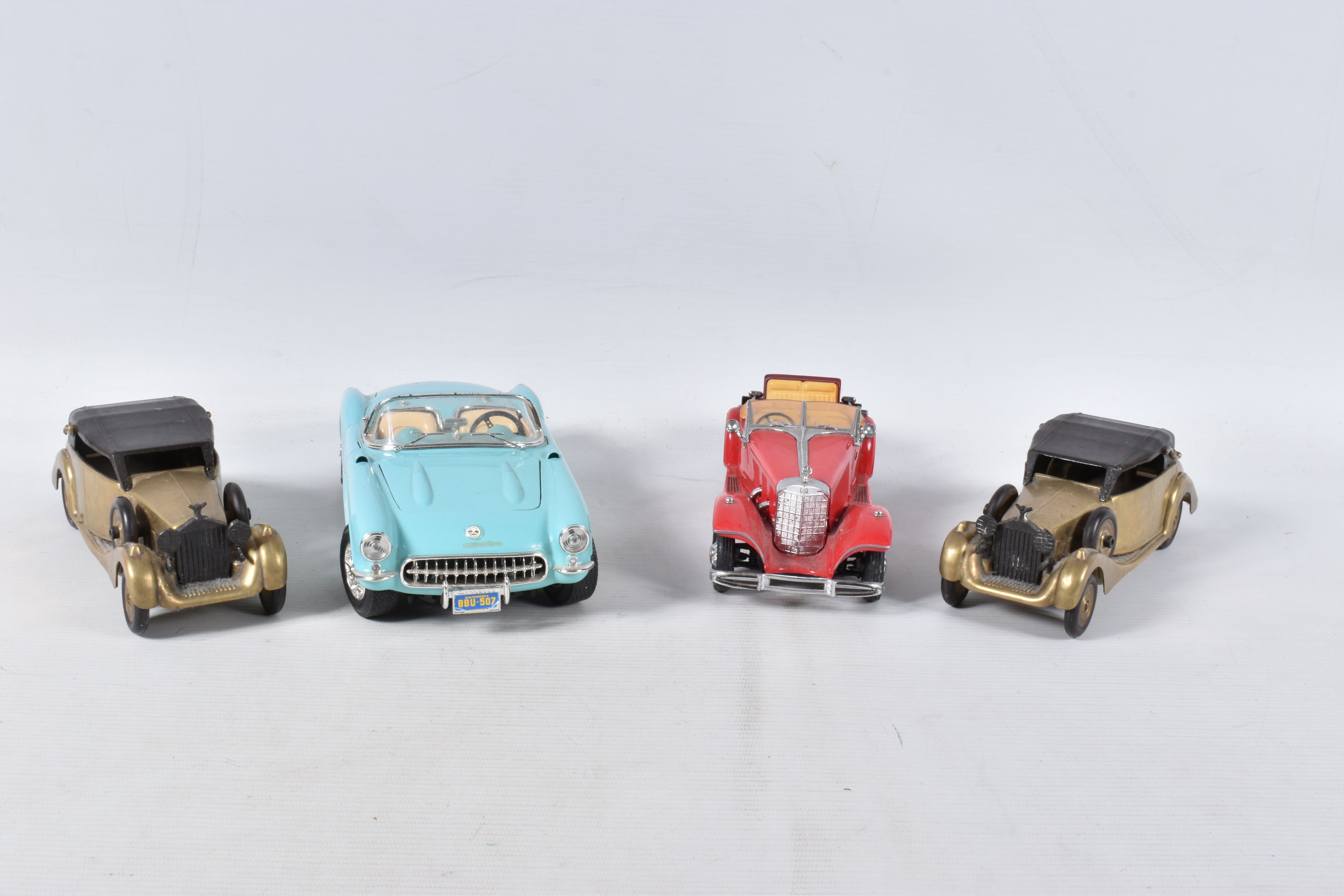A QUANTITY OF UNBOXED AND ASSORTED DIECAST AND TINPLATE VEHICLES, to include Franklin Mint 1935 - Image 4 of 5