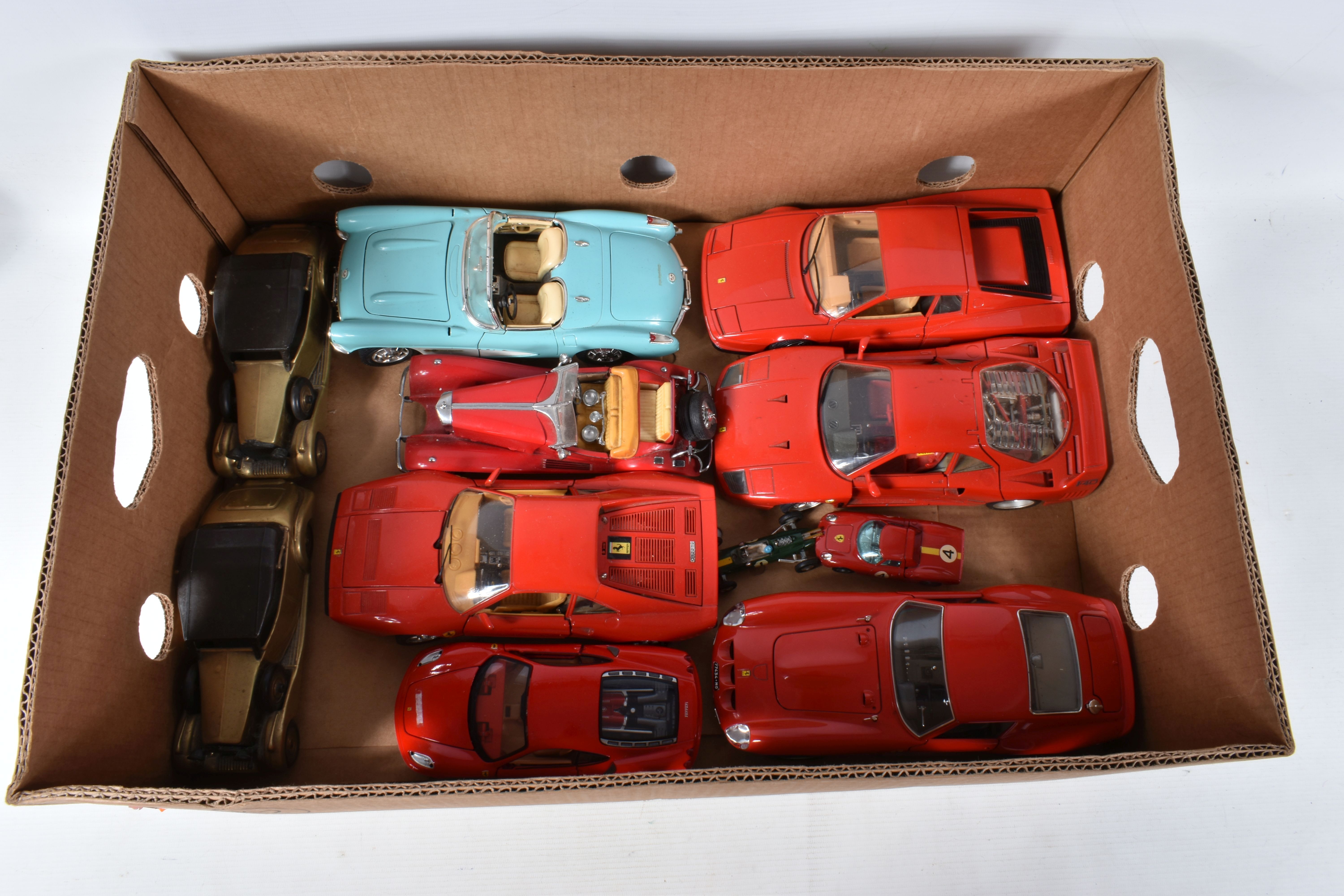 A QUANTITY OF UNBOXED AND ASSORTED DIECAST AND TINPLATE VEHICLES, to include Franklin Mint 1935 - Image 2 of 5