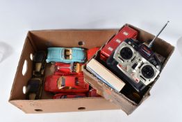 A QUANTITY OF UNBOXED AND ASSORTED DIECAST AND TINPLATE VEHICLES, to include Franklin Mint 1935