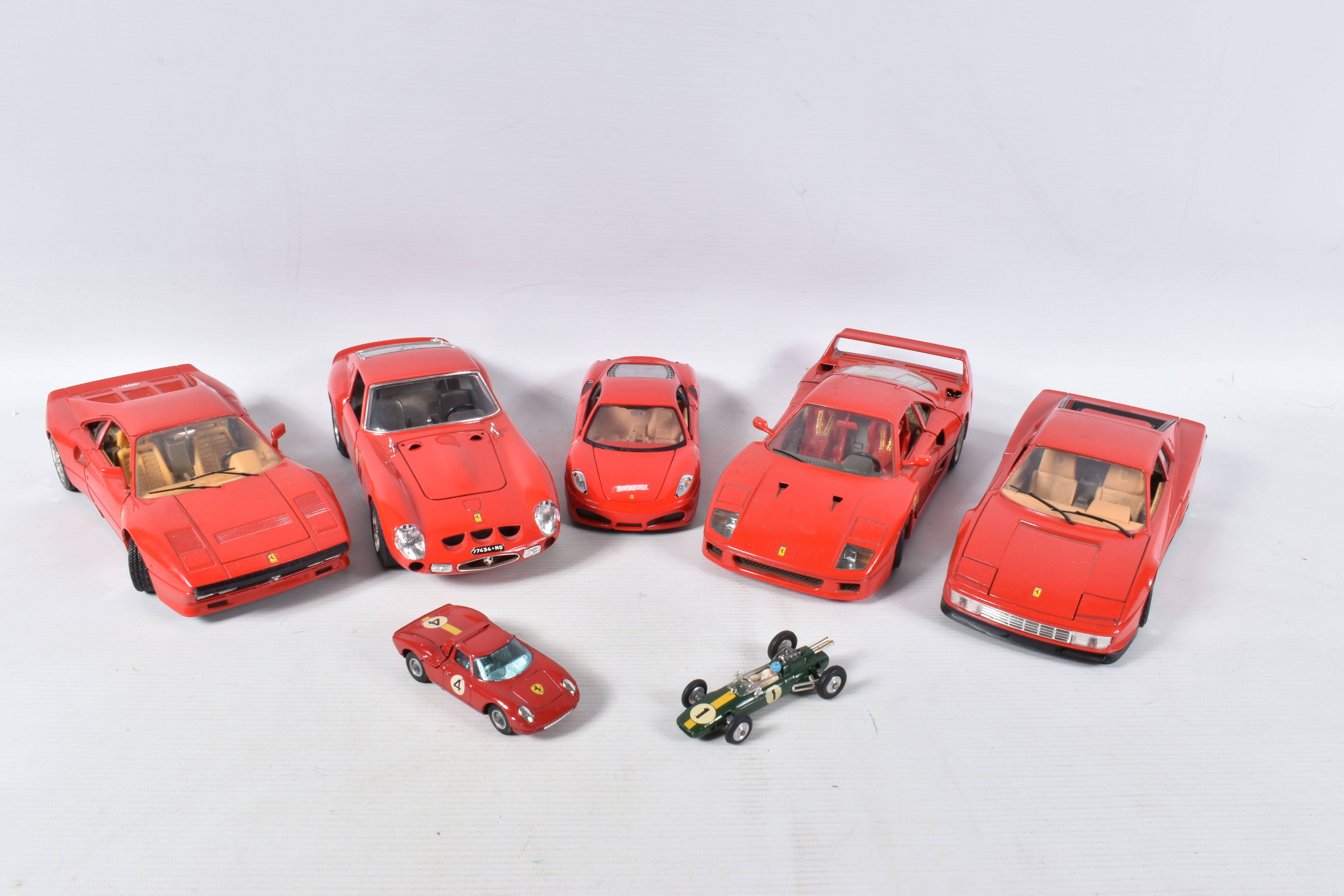 A QUANTITY OF UNBOXED AND ASSORTED DIECAST AND TINPLATE VEHICLES, to include Franklin Mint 1935 - Image 3 of 5