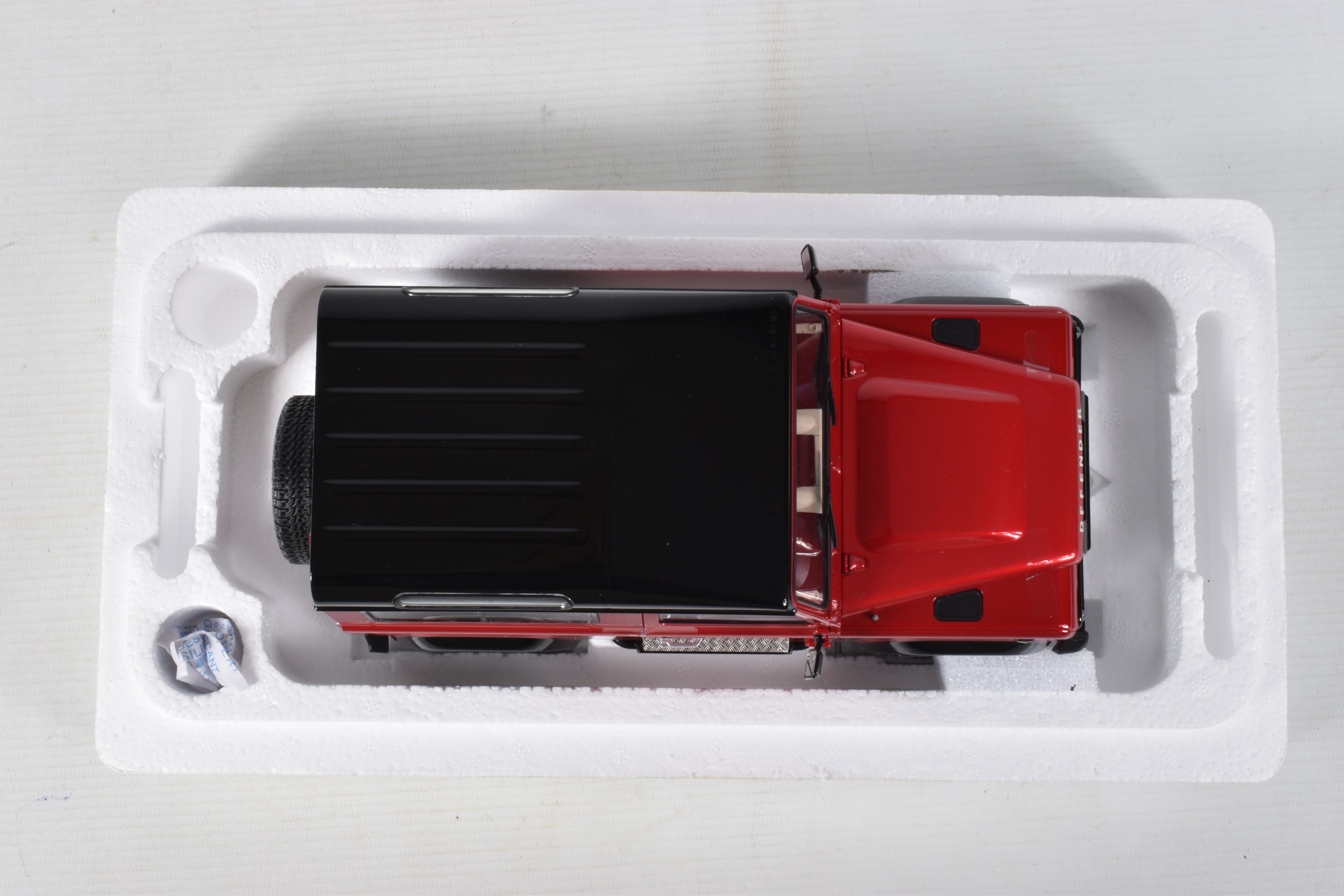 A BOXED ALMOST REAL LAND ROVER DEFENDER 90 SCALE 1:18 MODEL VEHICLE, numbered 810215, painted red - Image 9 of 9