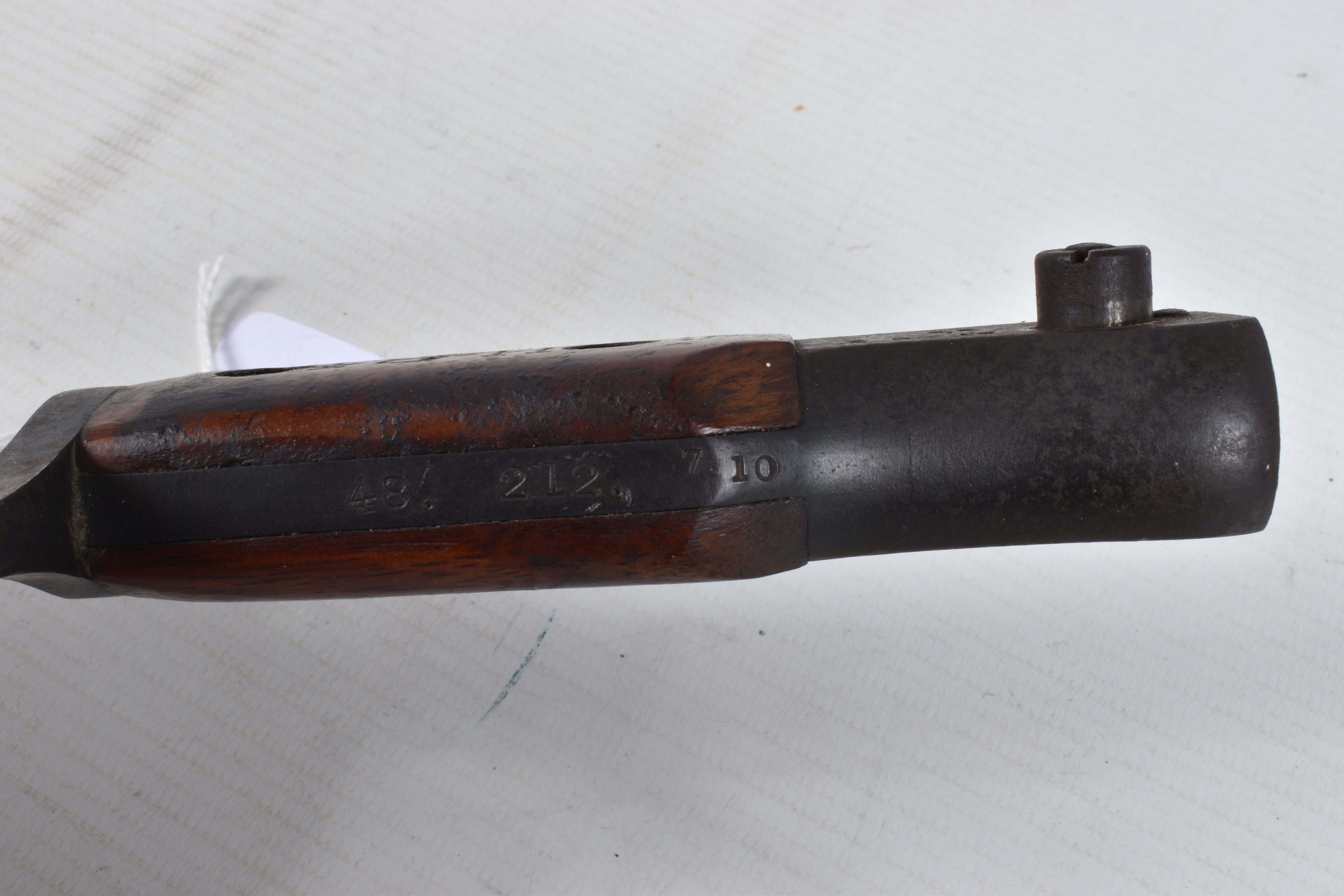 A 1907 PATTERN CANADIAN ROSS RIFLE BAYONET, the blade us unmarked but the handle has 48-H on one - Image 10 of 16