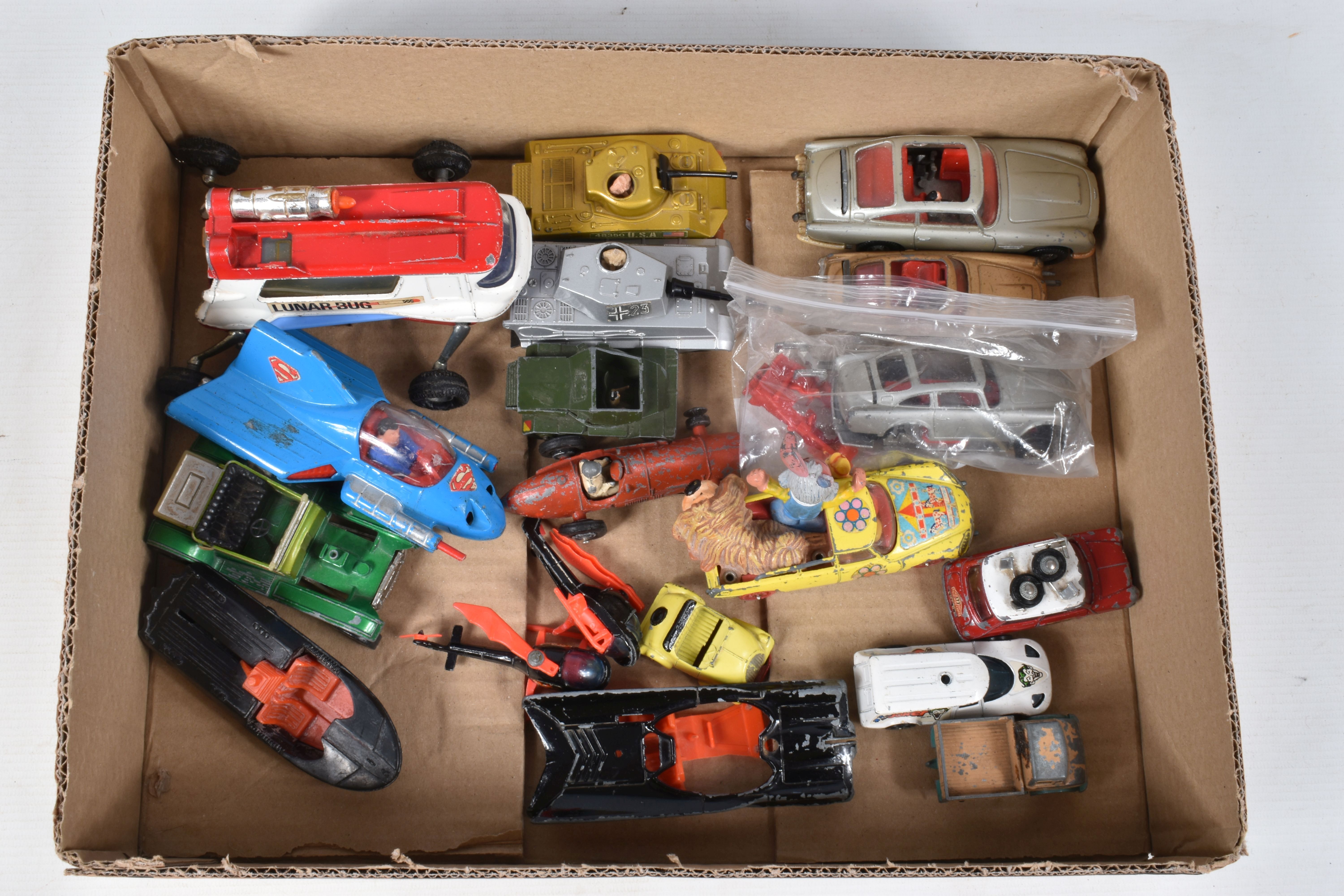 A QUANTITY OF BOXED AND UNBOXED ASSORTED DIECAST VEHICLES, boxed items to include Corgi Classics ' - Image 2 of 15