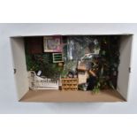 A QUANTITY OF UNBOXED AND ASSORTED BRITAINS FLORAL GARDEN ITEMS, to include Greenhouse, both sizes