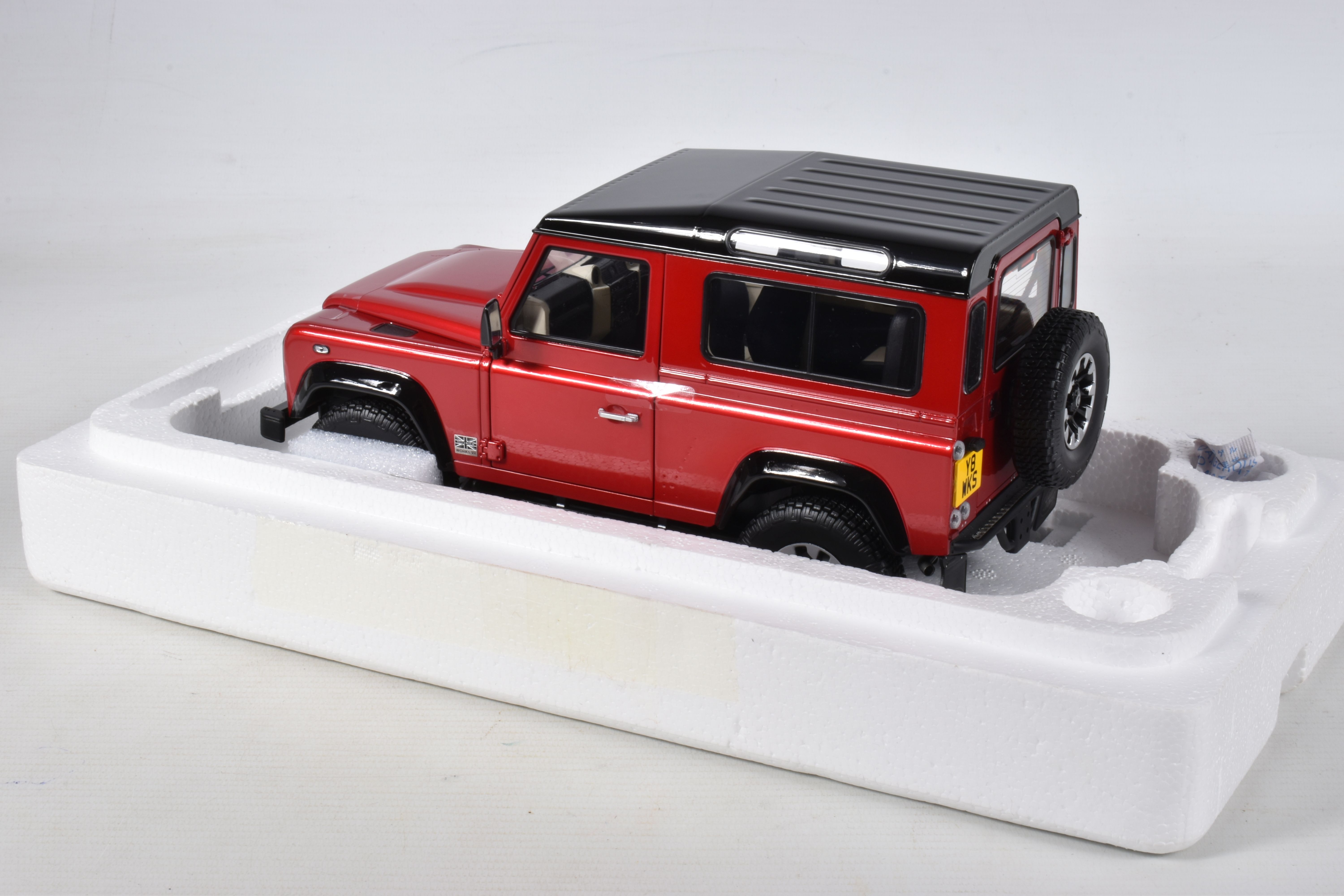 A BOXED ALMOST REAL LAND ROVER DEFENDER 90 SCALE 1:18 MODEL VEHICLE, numbered 810215, painted red - Image 6 of 9