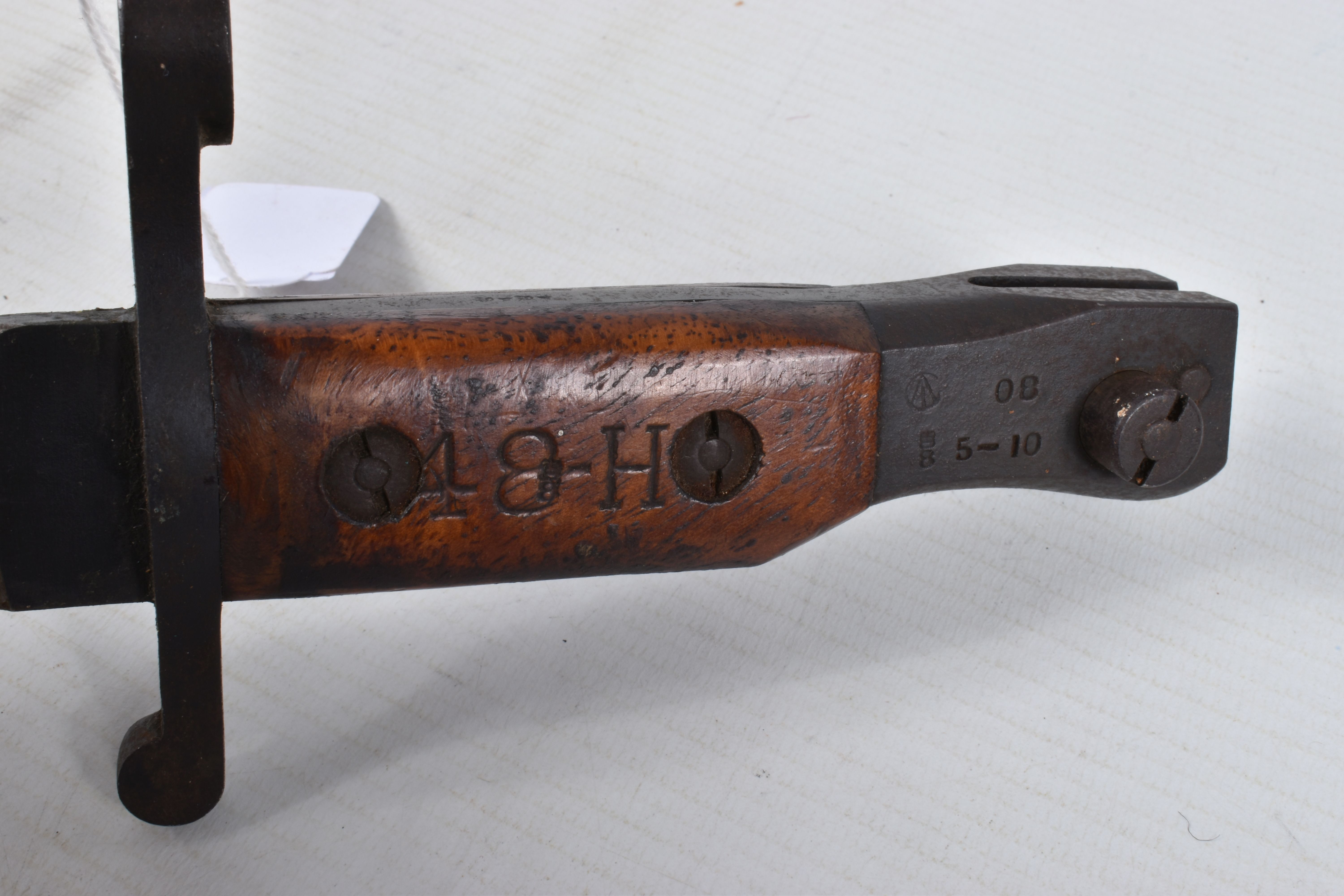 A 1907 PATTERN CANADIAN ROSS RIFLE BAYONET, the blade us unmarked but the handle has 48-H on one - Image 8 of 16