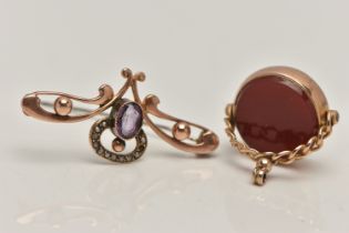 A 9CT GOLD SWIVEL FOB AND A BROOCH, the fob of a circular form set with carnelian and bloodstone