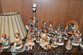 A COLLECTION OF TWENTY TWO GOEBEL HUMMEL FIGURES, A HUMMEL LAMP WITH SHADE AND A HUMMEL REUGE