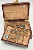 A JEWELLERY BOX CONTAINING AN ASSORTMENT OF COSTUME JEWELLERY AND WATCHES, to include 'Grosse'