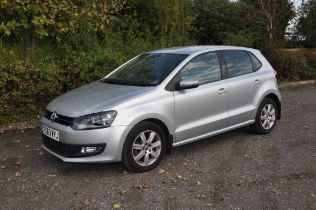 A 2013 VOLKSWAGEN POLO 1.4 FIVE DOOR HATCHBACK CAR, REGISTRATION NO- FG63 WYJ, in silver grey with a