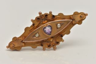 AN EARLY 20TH CENTURY 9CT GOLD GEM SET BROOCH, set with a central heart cut amethyst, flanked with