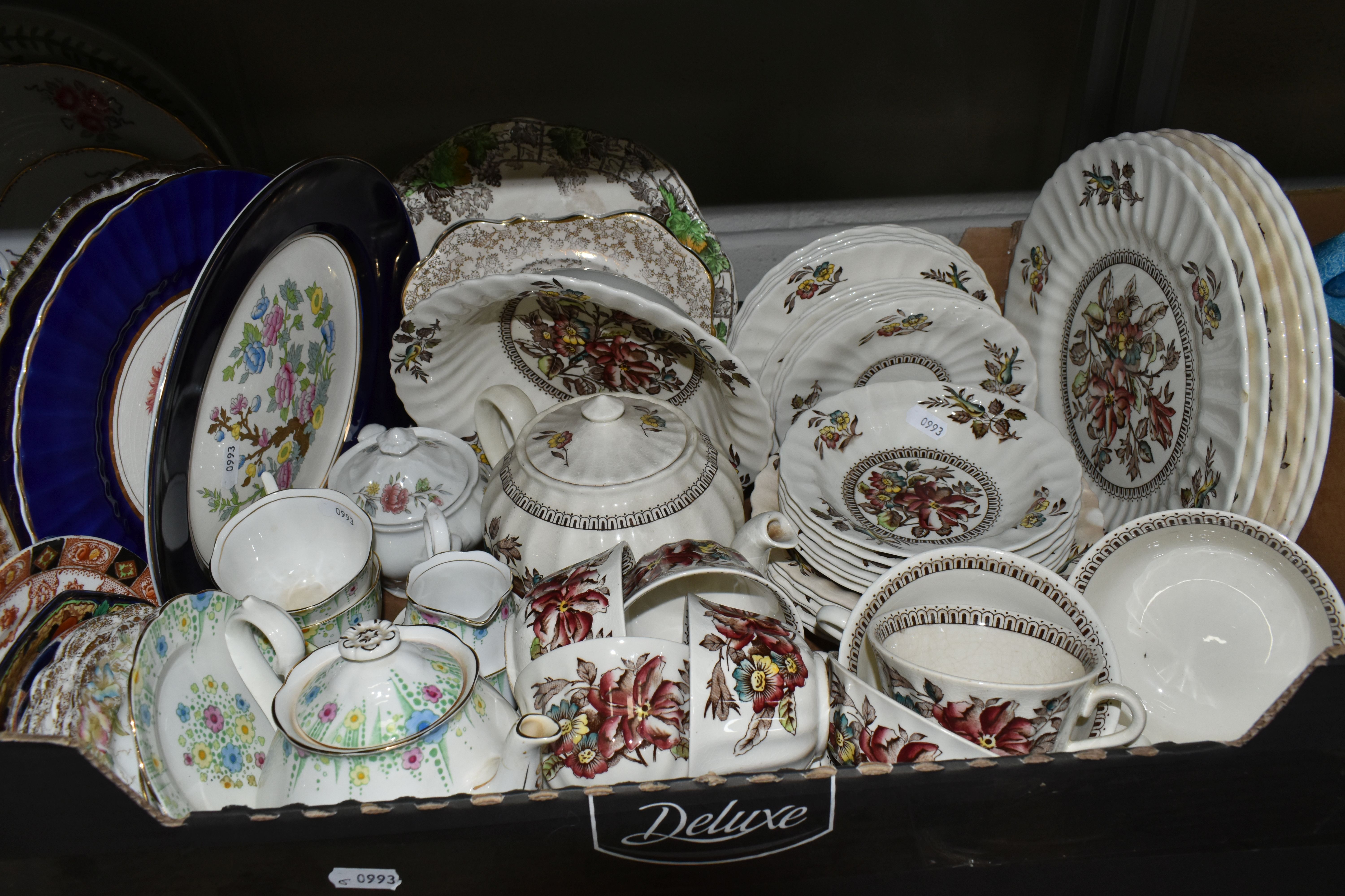 THREE BOXES AND LOOSE CERAMICS AND GLASS WARES, to include an eight piece Royal Albert 'Lynton' part - Image 4 of 5