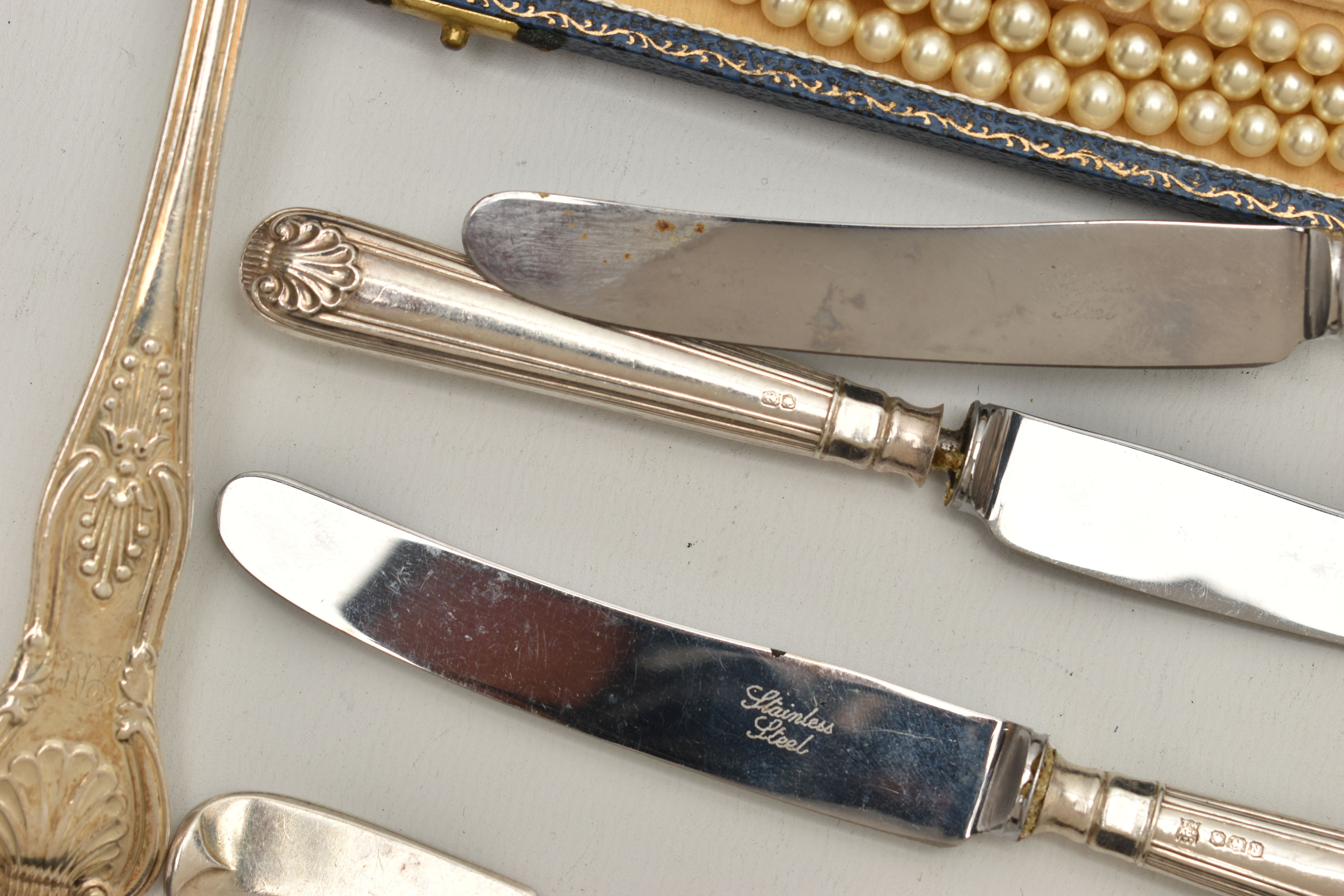 FOUR SILVER BASTING SPOONS AND OTHER ITEMS, to include two Hanoverian pattern basting spoons, each - Image 3 of 5