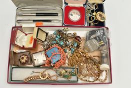 A BOX OF ASSORTED ITEMS, to include a cased 'Parker' pen set, a small assortment of silver coins,