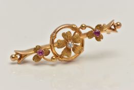 AN EARLY 20TH CENTURY 15CT GOLD BAR BROOCH, floral bar brooch set with a single old cut diamond