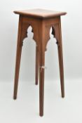 AN EARLY 20TH CENTURY OAK JARDINIERE STAND, in the Liberty & Co style, with square top above Moorish