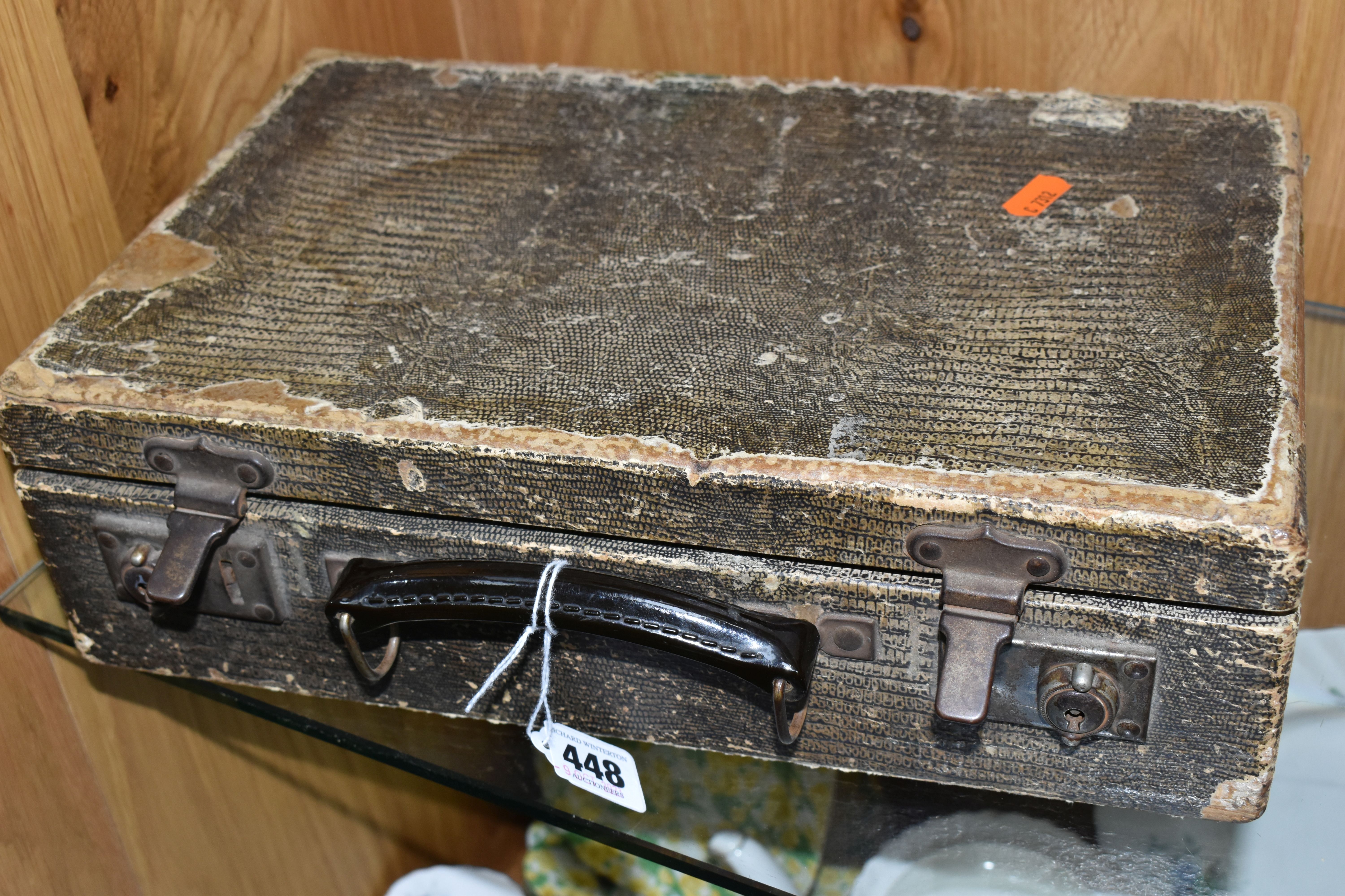 A SMALL VINTAGE SUITCASE CONTAINING A BRONZE GEORGE WASHINGTON MEDAL DESIGNED BY VOLTAIRE, 1778 - Image 8 of 8