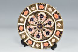 A ROYAL CROWN DERBY 'OLD IMARI' 1128 PLATE, diameter 21cm, bearing red printed backstamp and date