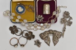 A BAG OF ASSORTED JEWELLERY, to include a white metal marcasite bow brooch, an AF white metal