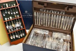 A 'MAPPIN & WEBB' EIGHT PLACE SETTING CANTEEN AND COLLECTABLE TEASPOONS, boxed wooden canteen