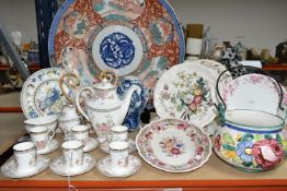 A COLLECTION OF CERAMIC WARES ETC, to include an oversize Japanese Imari style charger,