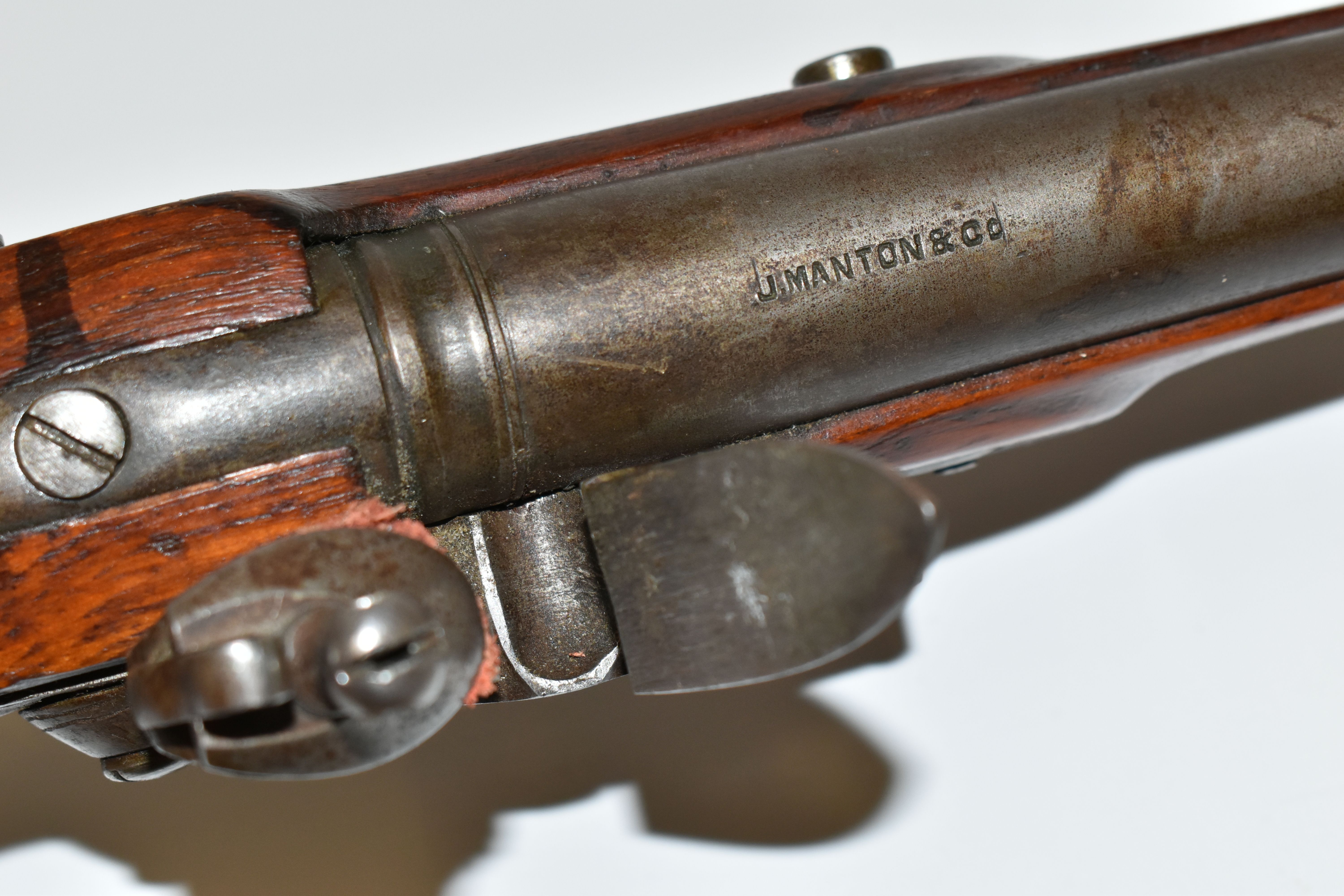 AN ANTIQUE FLINTLOCK SINGLE BARREL 17 BORE MILITARY DESIGN HOLSTER PISTOL, fitted with a 9'' - Image 8 of 8