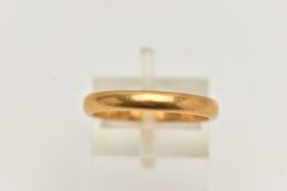 A POLISHED 22CT GOLD BAND RING, approximate band width 3.0mm, hallmarked 22ct Birmingham, ring